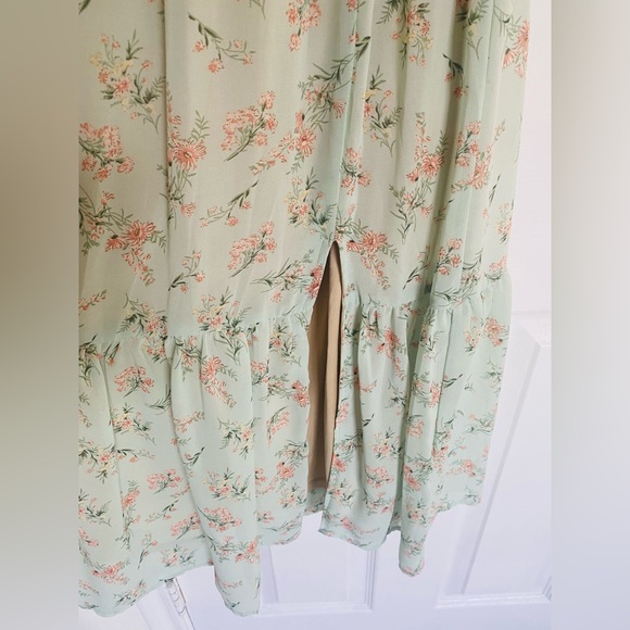 Gorgeous MIDI dress w/ slit - Picture 3 of 5